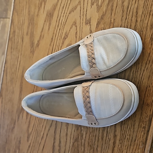 Grasshoppers Women's Ortholite Memory Foam Tan Slip on Loafers Boat Shoe size 11 - Picture 2 of 9